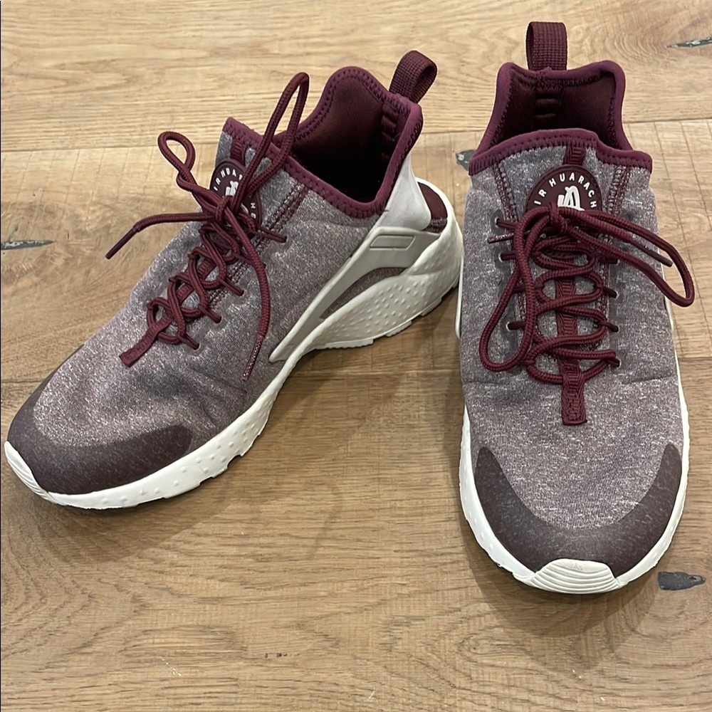 Nike Air Huarache Women's Athletic Shoes - Maroon and Gray